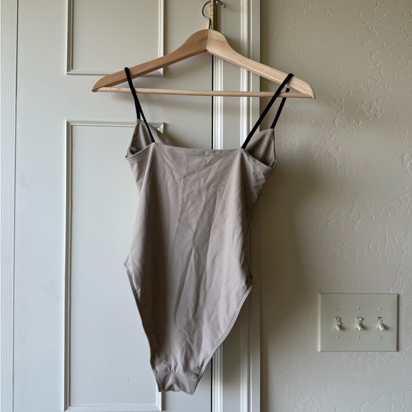 NWOT THE SALTWATER COLLECTIVE PAULINA ONE - PIECE / CREPE & BLACK SIZE S - Picture 4 of 4